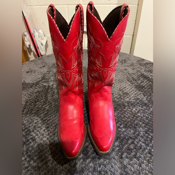 Durango Shoes - Vintage Red Durango Woman’s Fox Tip Collar Western boots size 7.5